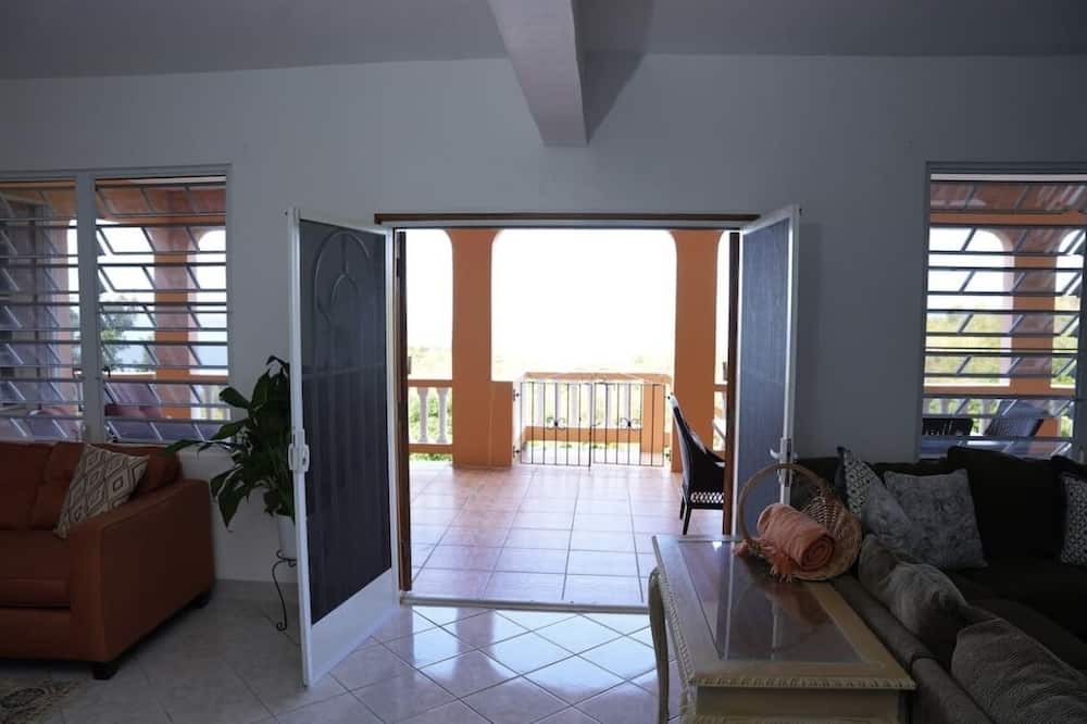 Photo of Livingroom in Estate Bordeaux