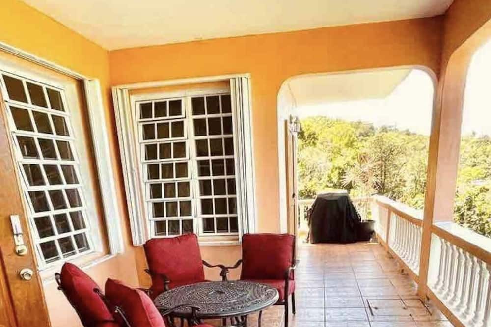 Photo of Patio Balcony in Estate Bordeaux