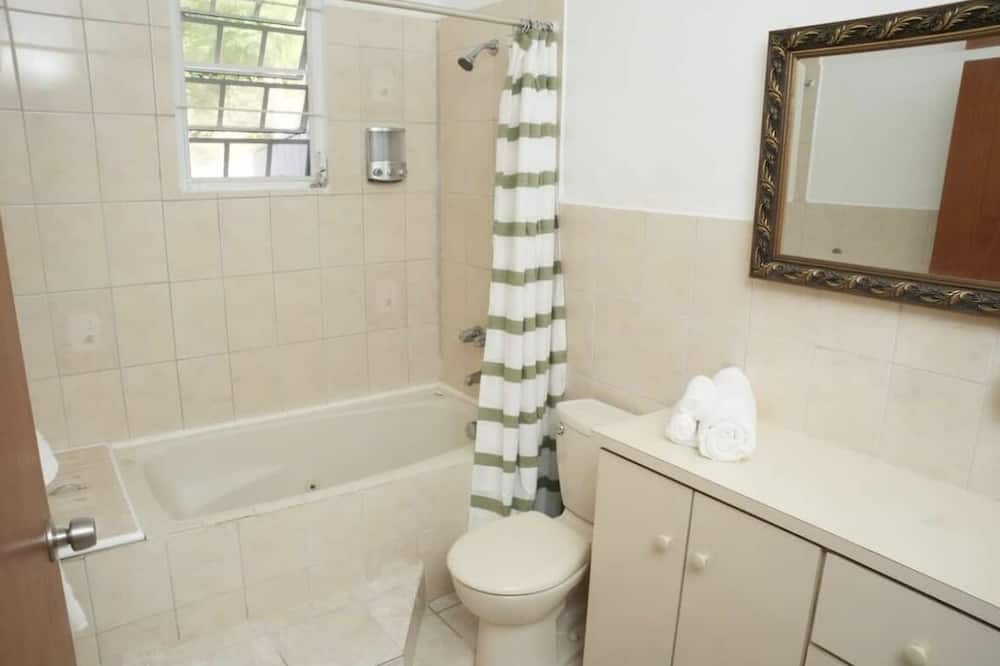 Photo of Bathroom in Estate Bordeaux