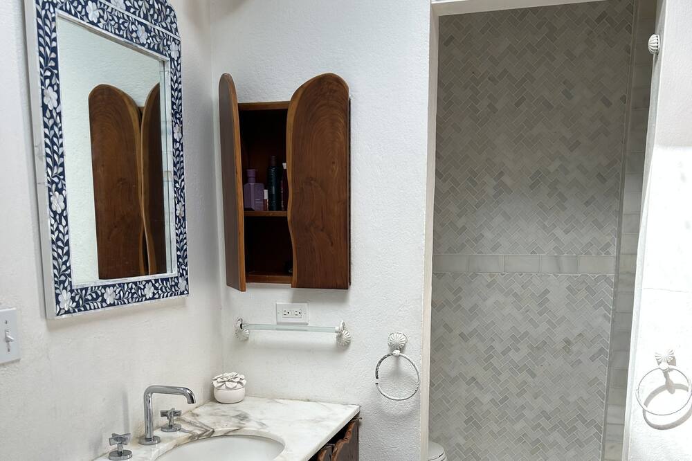 Photo of Bathroom in Slob