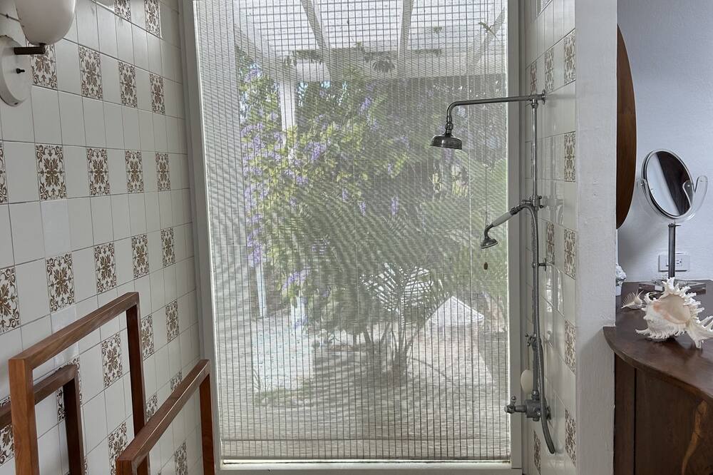 Photo of Bathroom in Slob