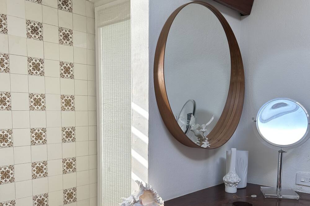 Photo of Bathroom in Slob