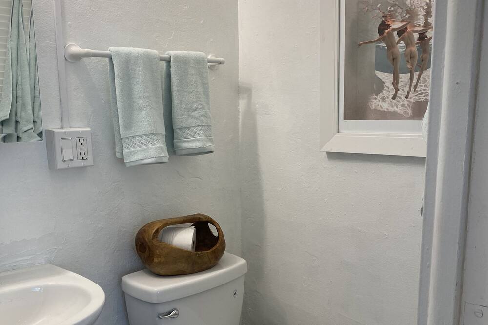 Photo of Bathroom in Slob
