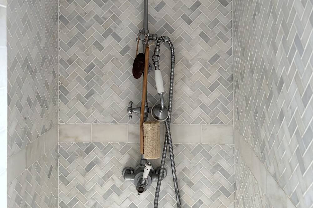 Photo of Bathroom in Slob
