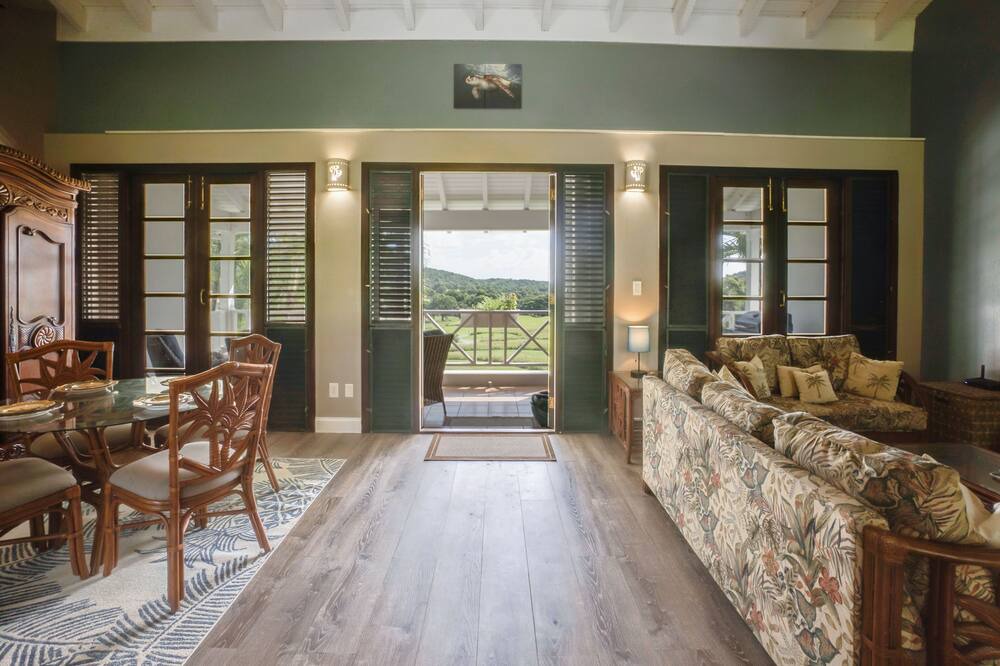 Photo of Patio Balcony in Estate River