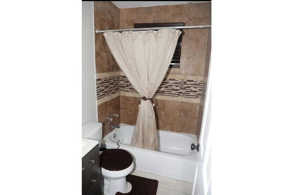 Photo of Bathroom in Estate Kings Quarter