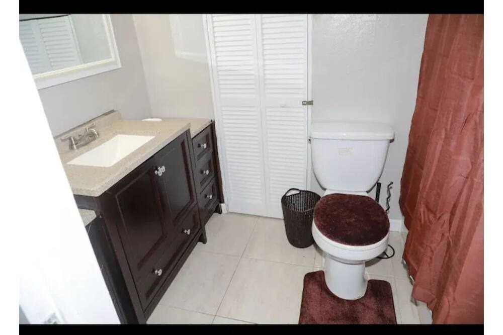 Photo of Bathroom in Estate Kings Quarter