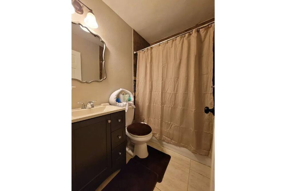 Photo of Bathroom in Estate Kings Quarter