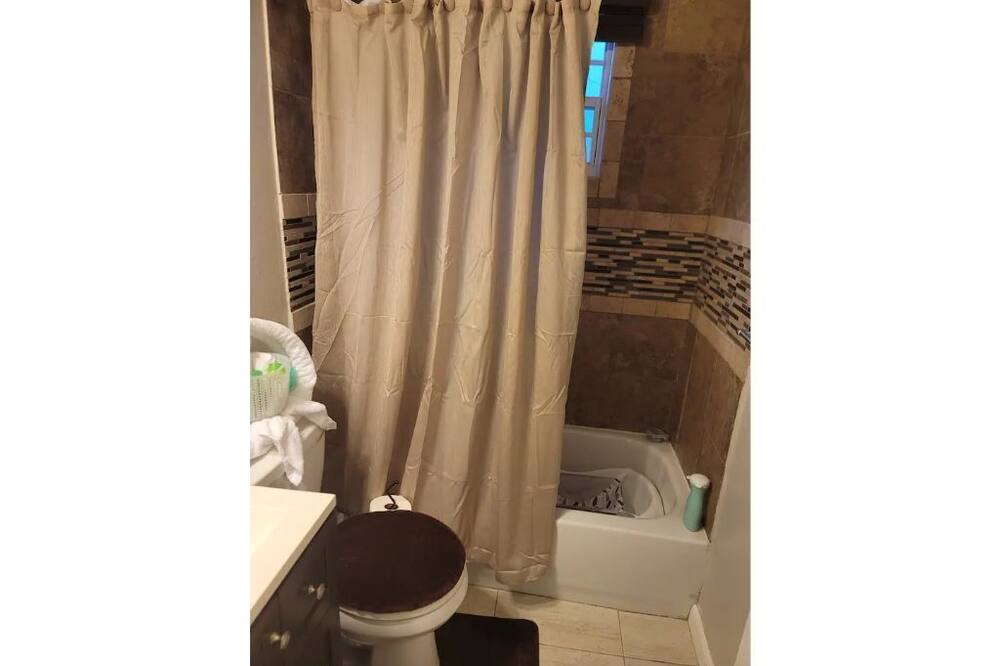 Photo of Bathroom in Estate Kings Quarter