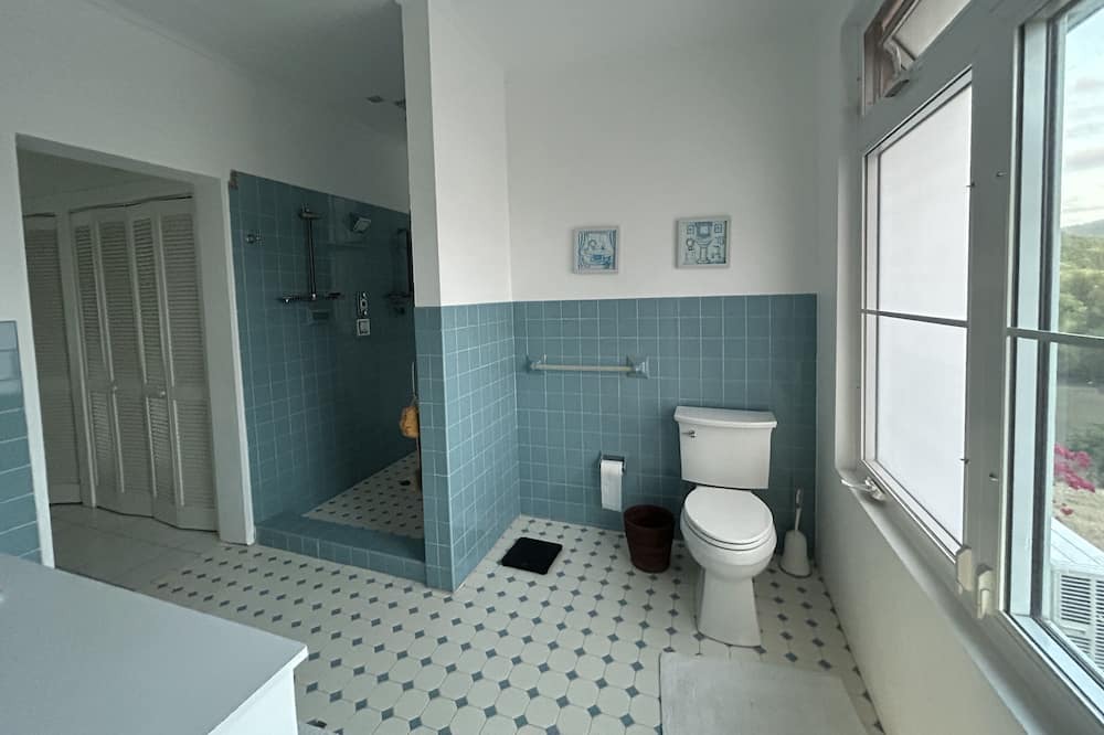 Photo of Bathroom in Estate Orange Grove West