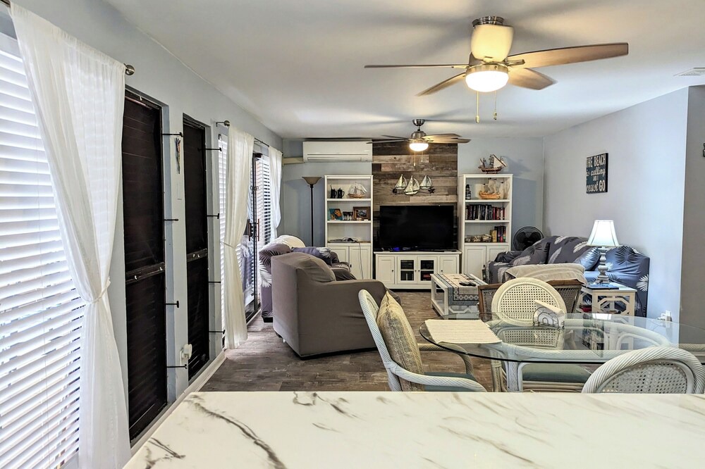 Photo of Livingroom in Estate Mount Welcome