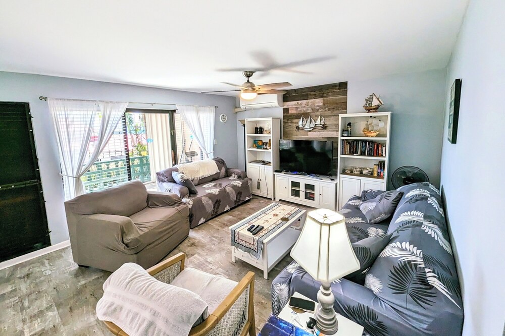 Photo of Livingroom in Estate Mount Welcome
