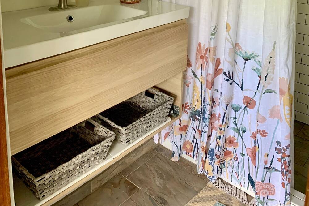 Photo of Bathroom in Estate Mandal