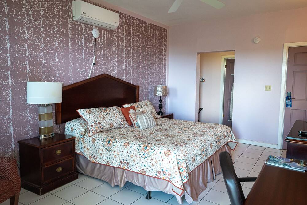 Photo of Bedroom in Estate Salt River