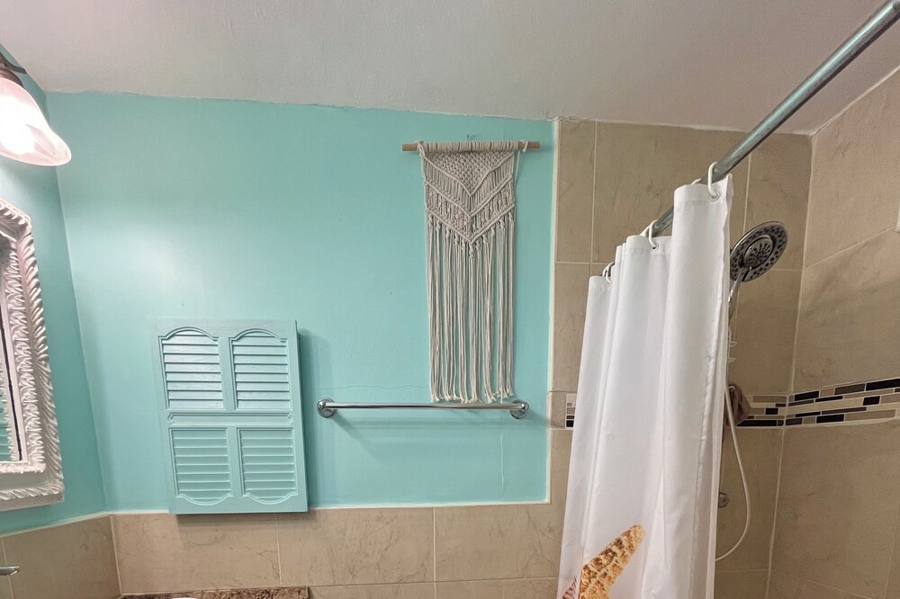 Photo of Bathroom in Estate Golden Rock