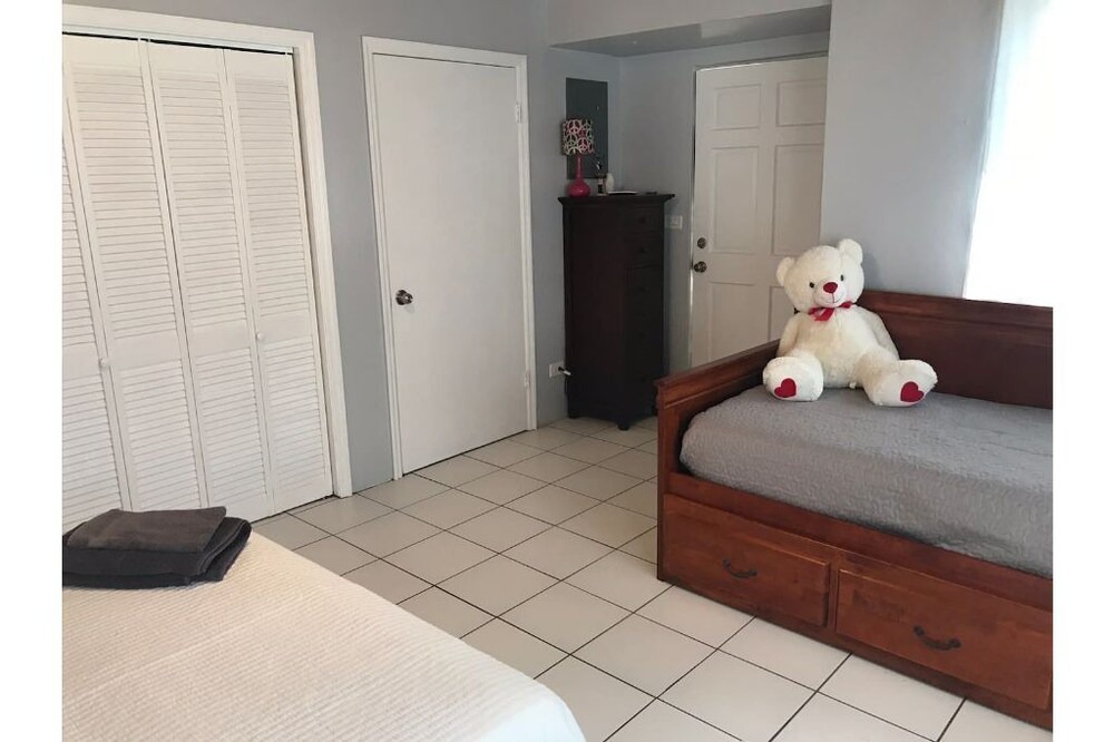 Photo of Bedroom in Estate Lowry Hill
