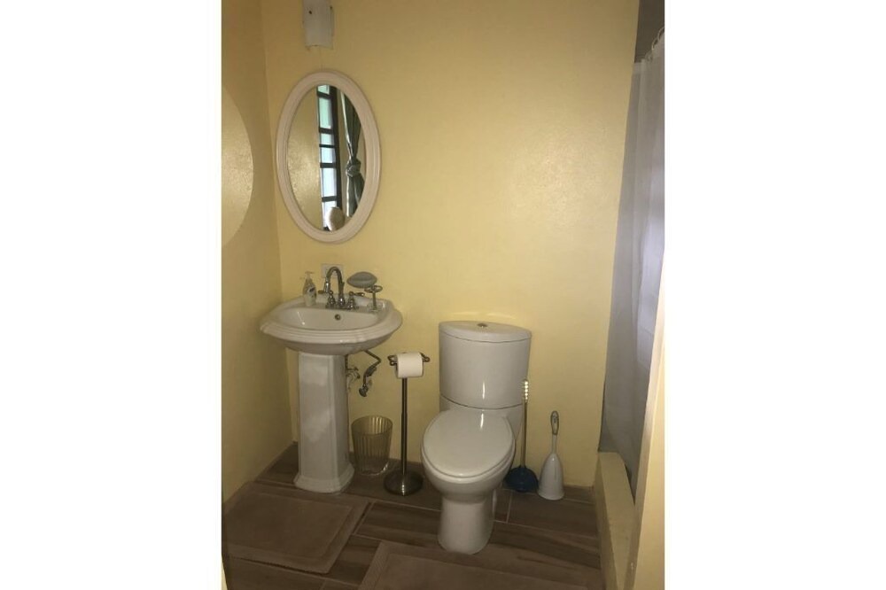Photo of Bathroom in Estate Lowry Hill