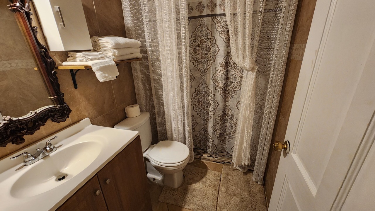 Photo of Bathroom in Estate White Lady