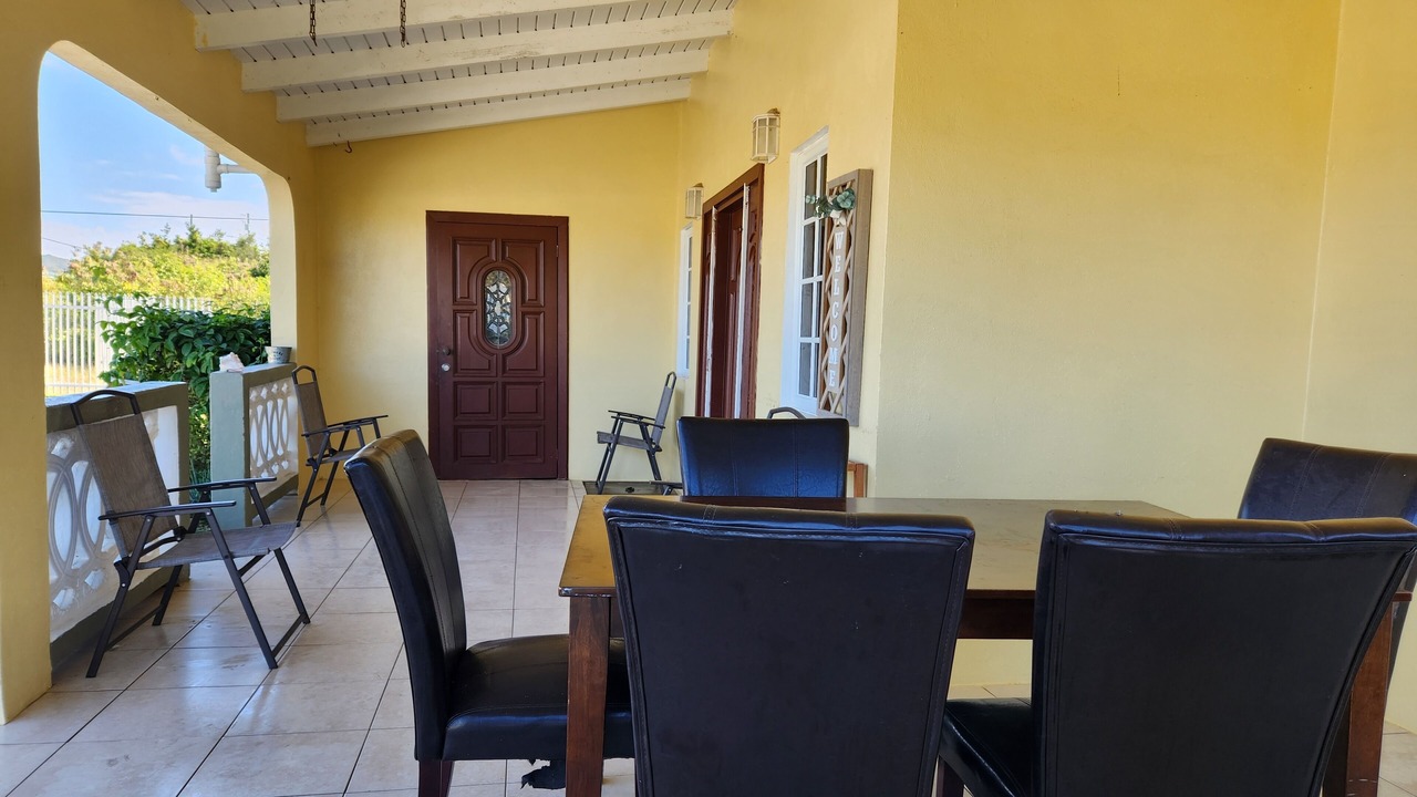 Photo of Patio Balcony in Estate White Lady