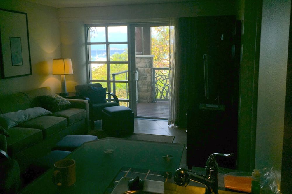 Photo of Livingroom in Hart Bay