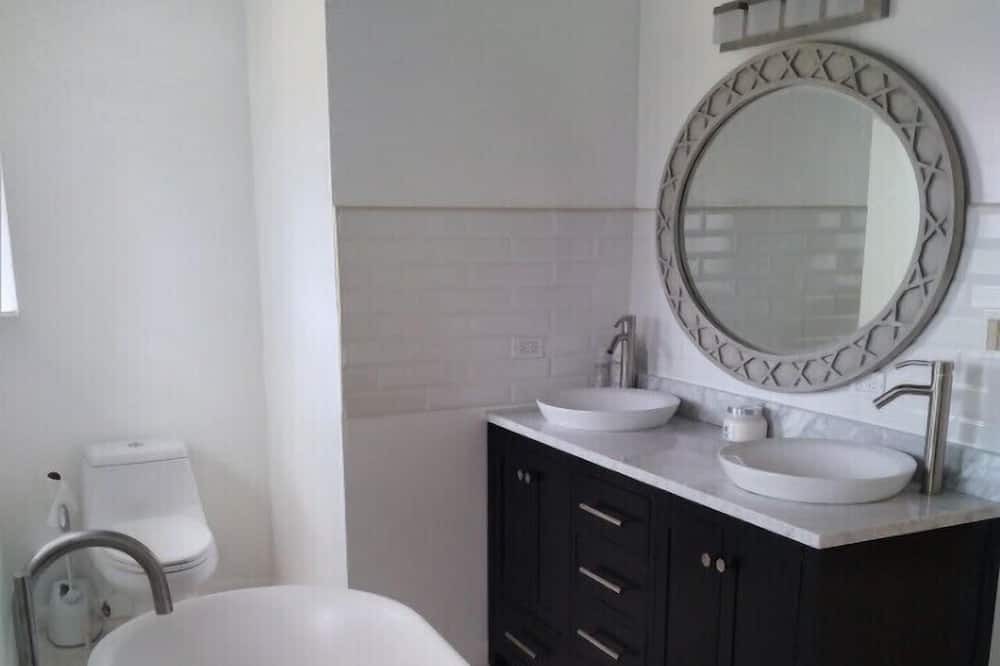 Photo of Bathroom in Estate Rust Up Twist