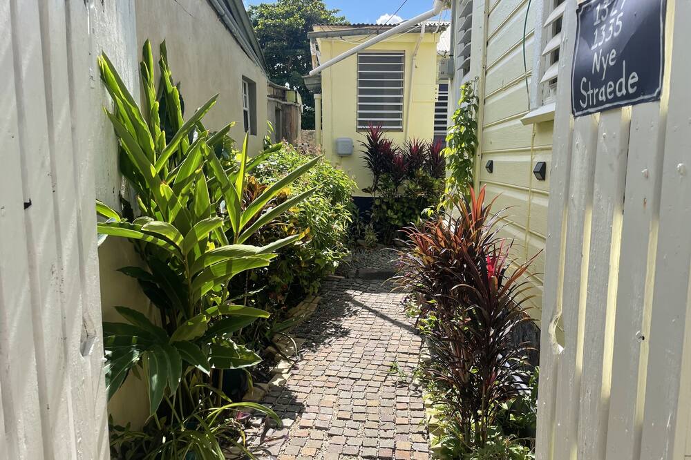 Photo of Outdoor in Estate Queens Quarter