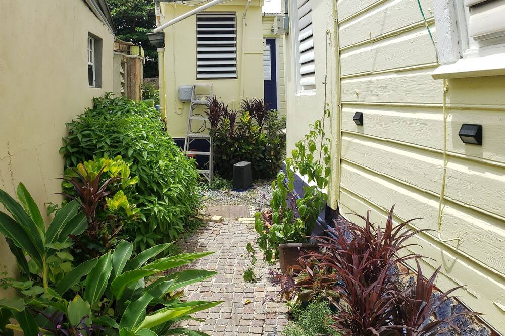 Photo of Outdoor in Estate Queens Quarter