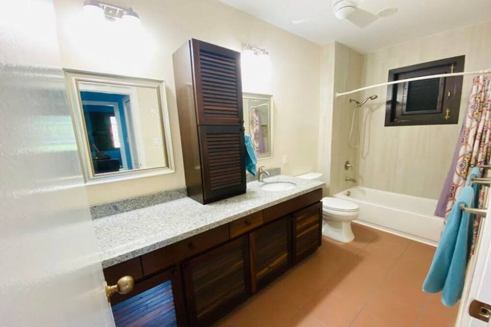 Photo of Bathroom in Estate Fountain