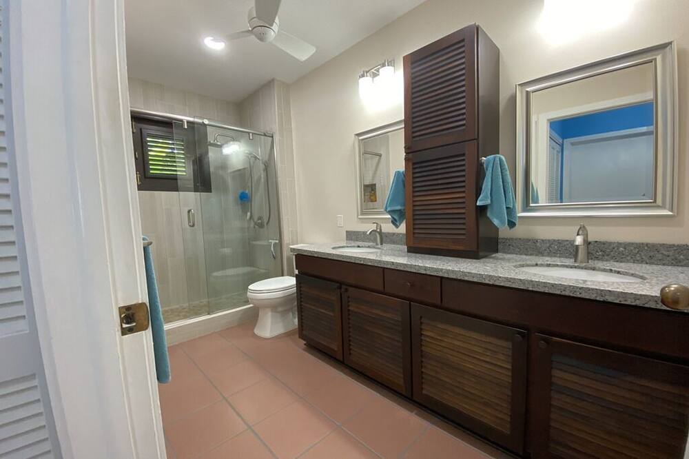 Photo of Bathroom in Estate Fountain