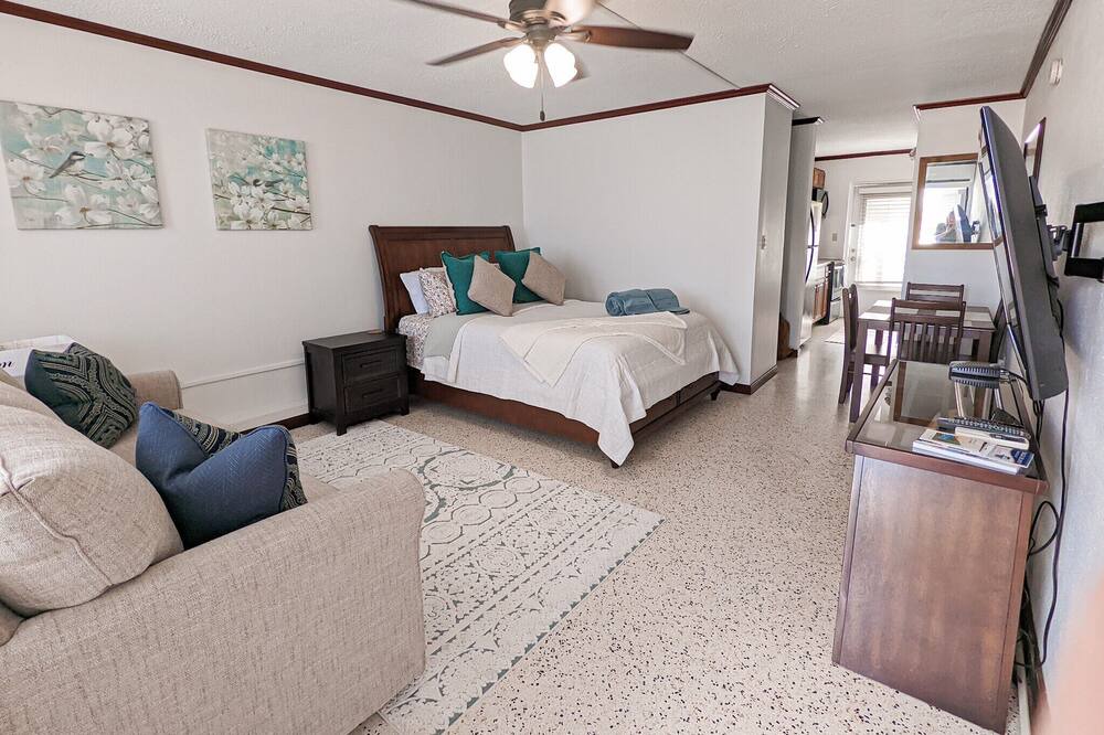 Photo of Bedroom in Orange Grove