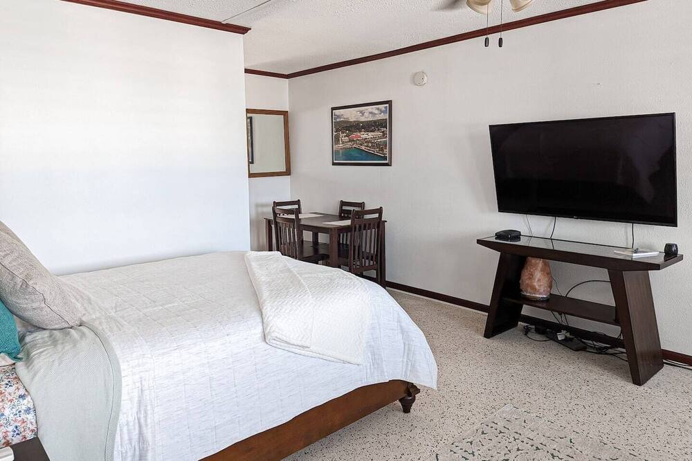 Photo of Bedroom in Orange Grove