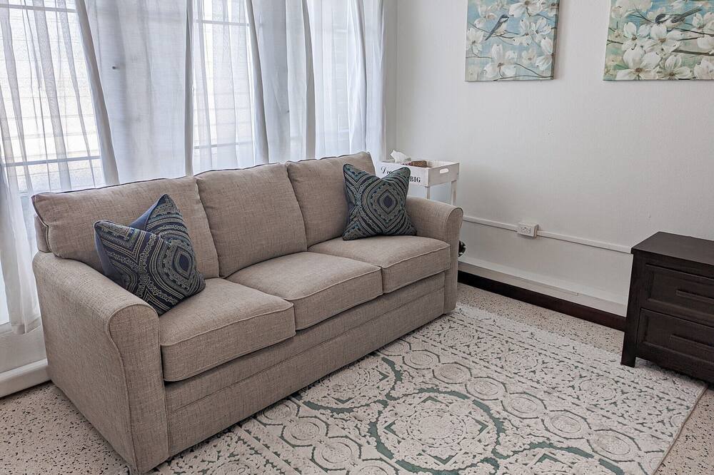 Photo of Livingroom in Orange Grove