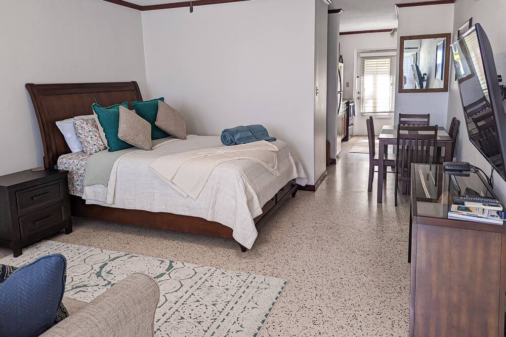 Photo of Bedroom in Orange Grove