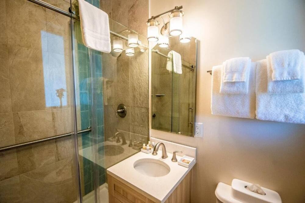 Photo of Bathroom in Estate Kings Quarter