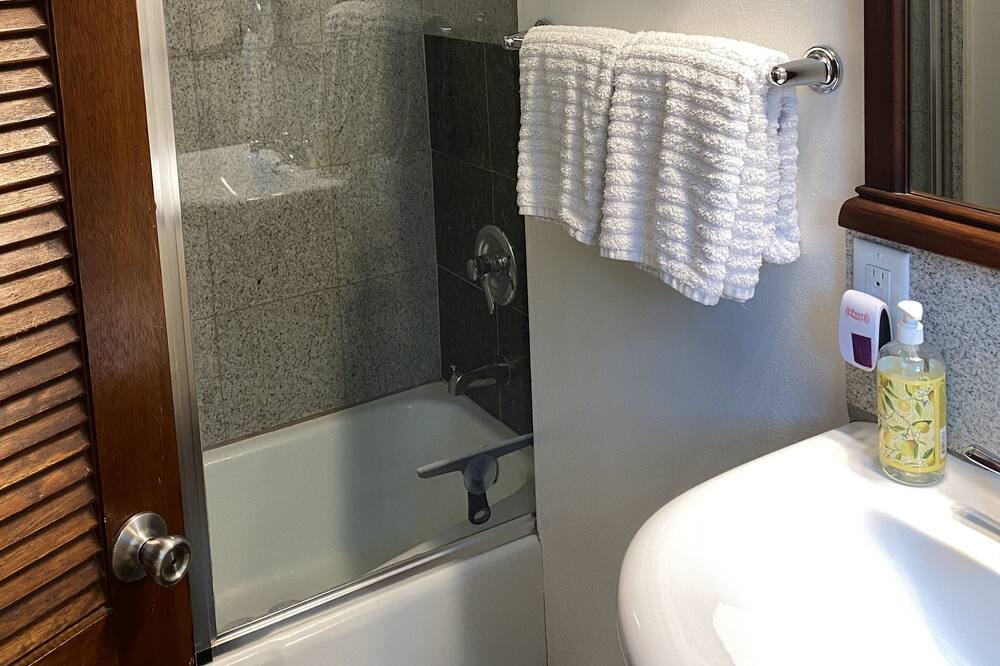 Photo of Bathroom in East End