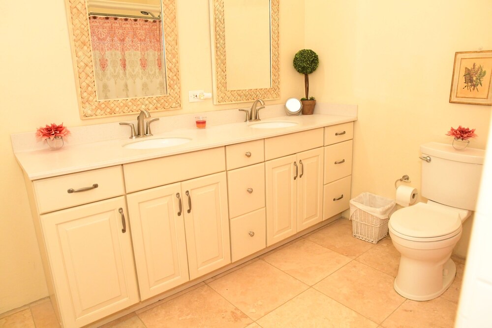 Photo of Bathroom in Estate Hermon Hill