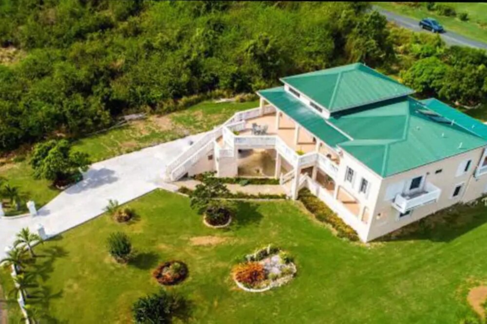 Photo of Outdoor in Estate Hermon Hill