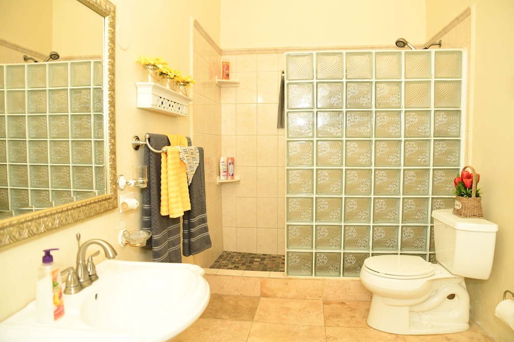 Photo of Bathroom in Estate Hermon Hill