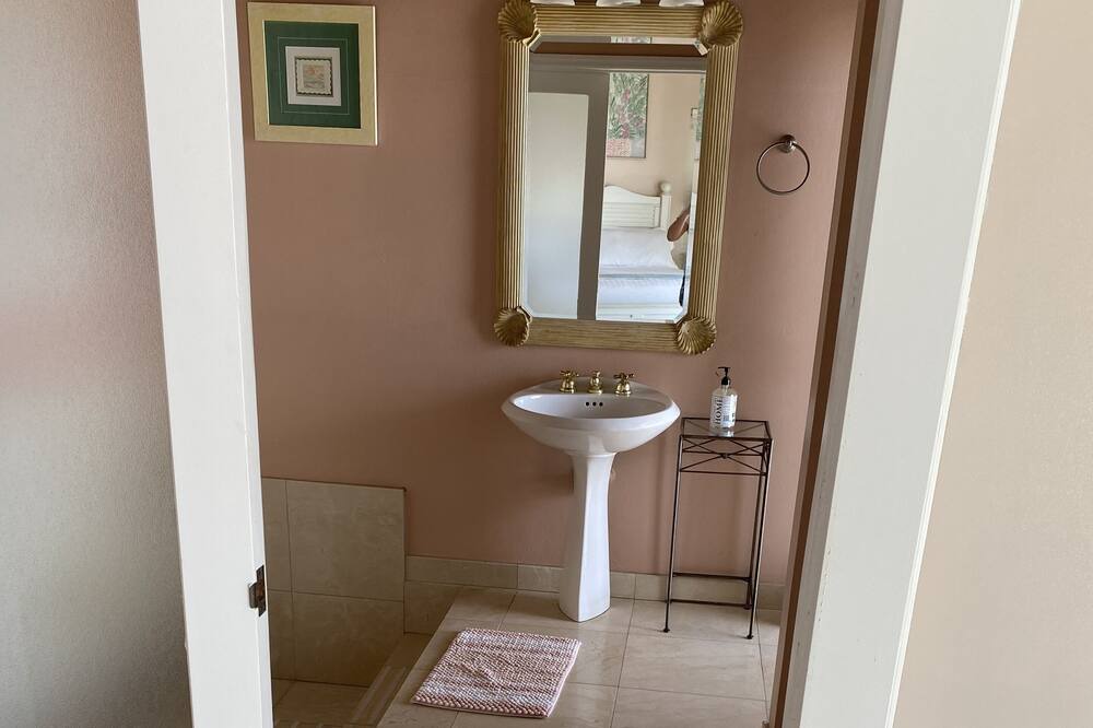 Photo of Bathroom in Estate Kings Quarter