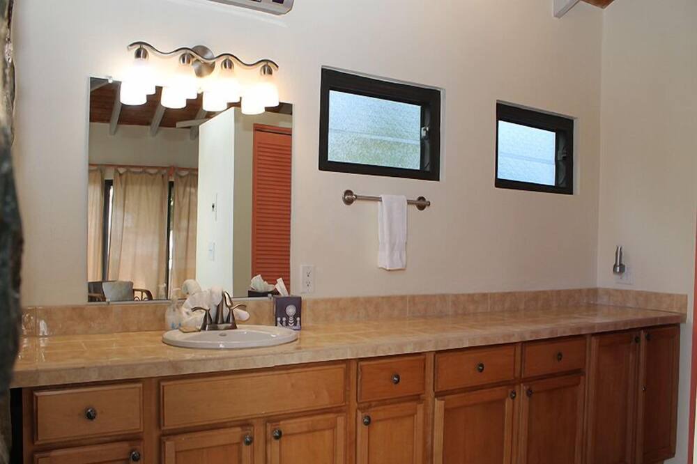 Photo of Bathroom in Estate Bethany