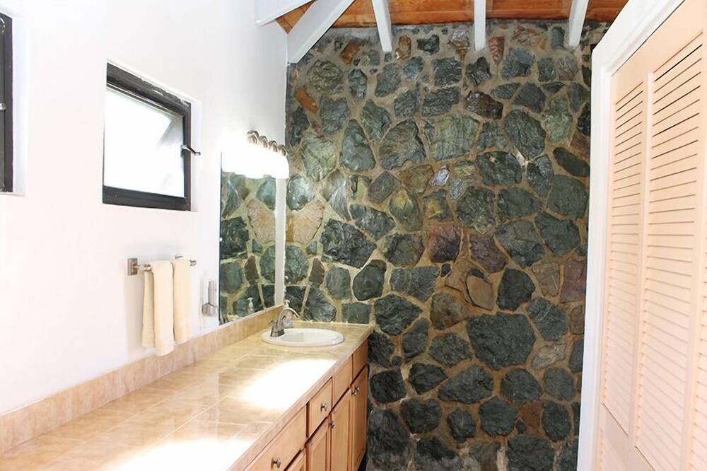 Photo of Bathroom in Estate Bethany