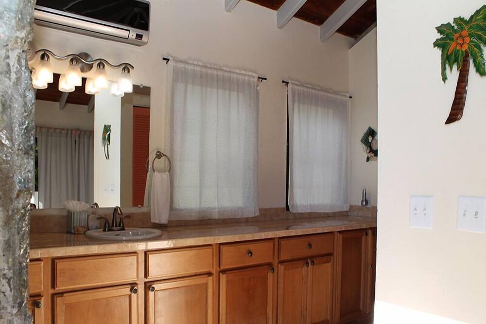Photo of Bathroom in Estate Bethany
