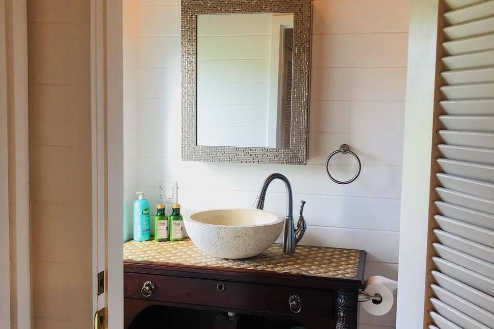 Photo of Bathroom in Rendezvous Bay