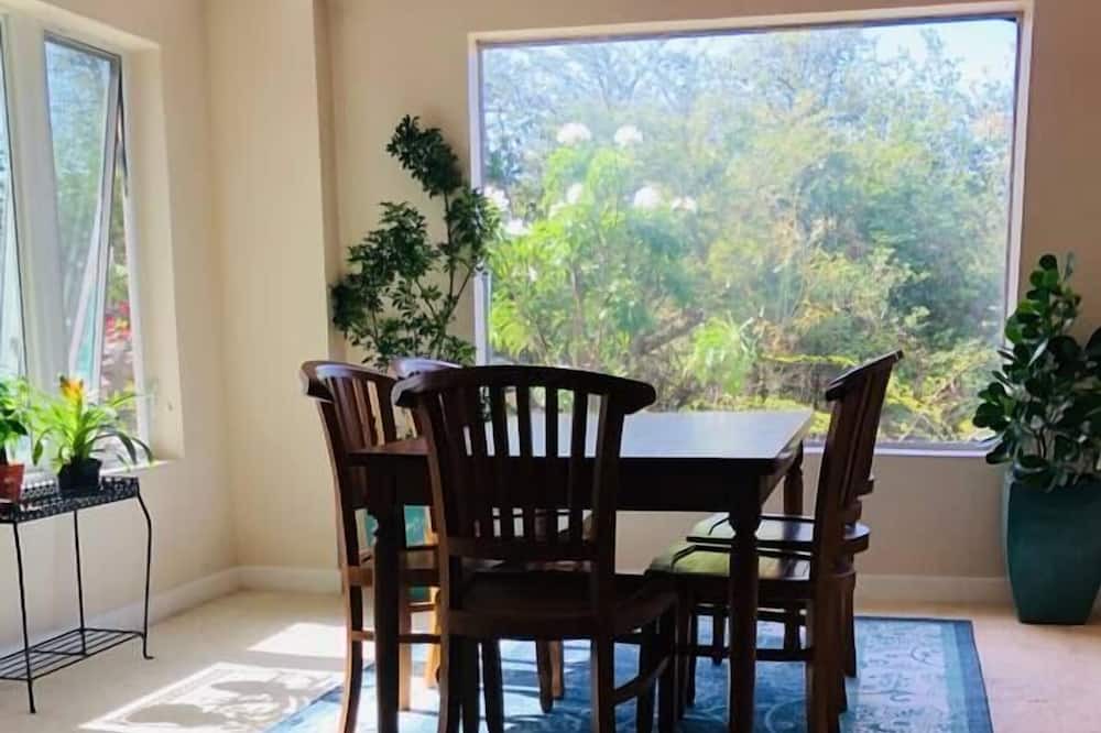 Photo of Bedroom in Estate Parcel of Gift and Regenback