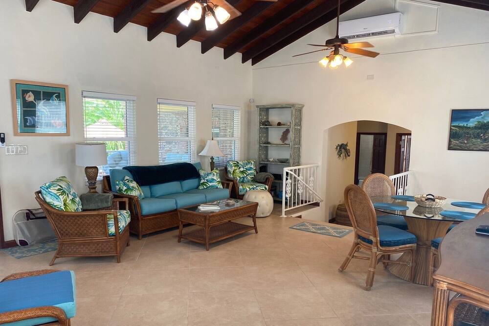 Photo of Livingroom in Maho Bay Quarter