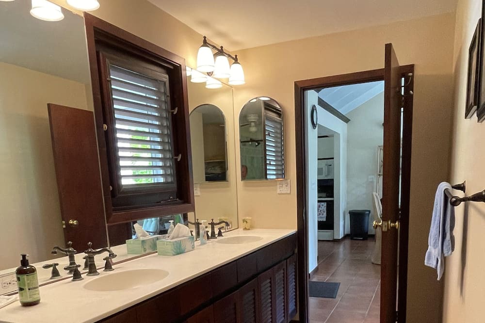 Photo of Bathroom in Estate River