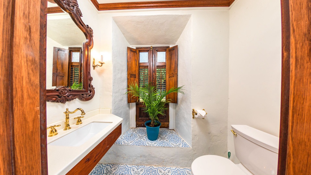Photo of Bathroom in Estate Sprat Hall