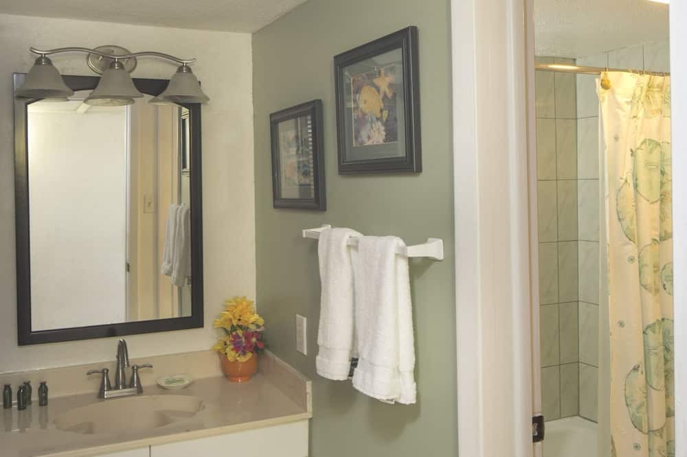 Photo of Bathroom in Estate Golden Rock