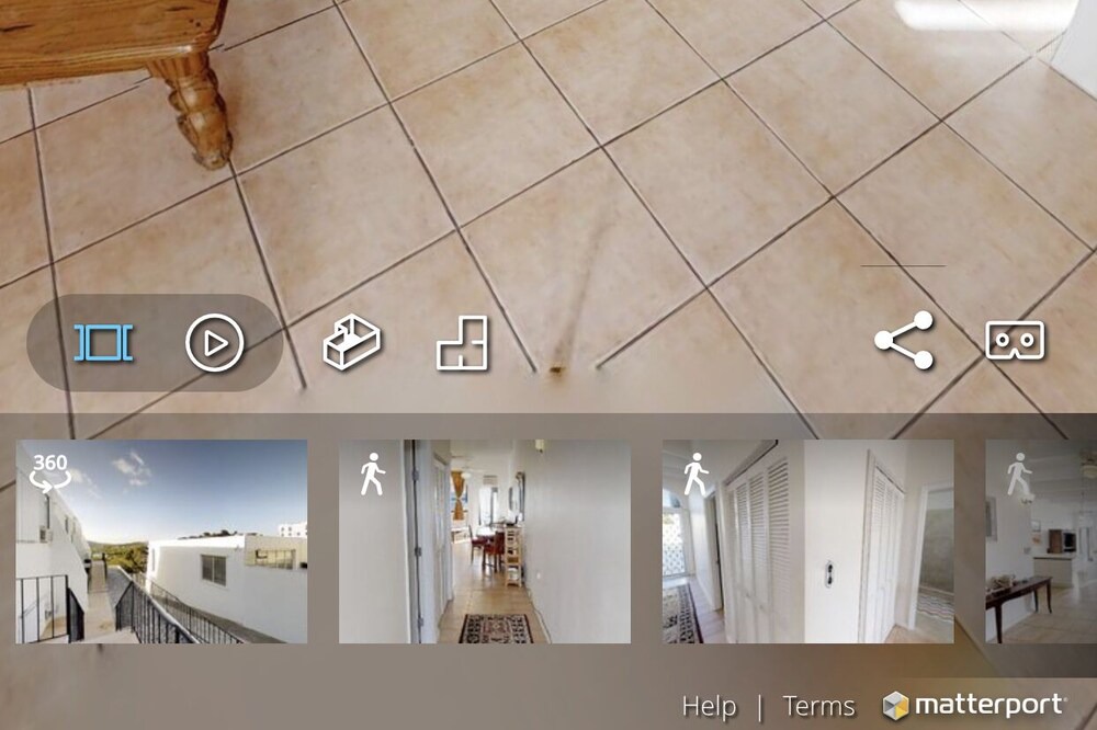 Photo of Livingroom in Estate Hermon Hill