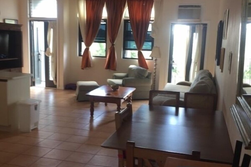 Photo of Livingroom in Estate Hermon Hill
